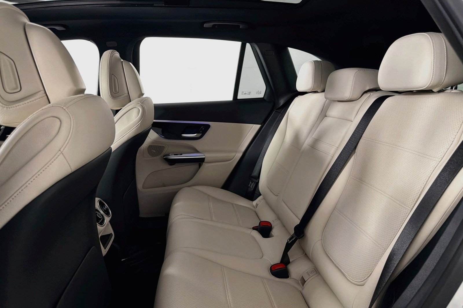 New 2026 Polar White Mercedes-Benz GLC 300 SUV image 7