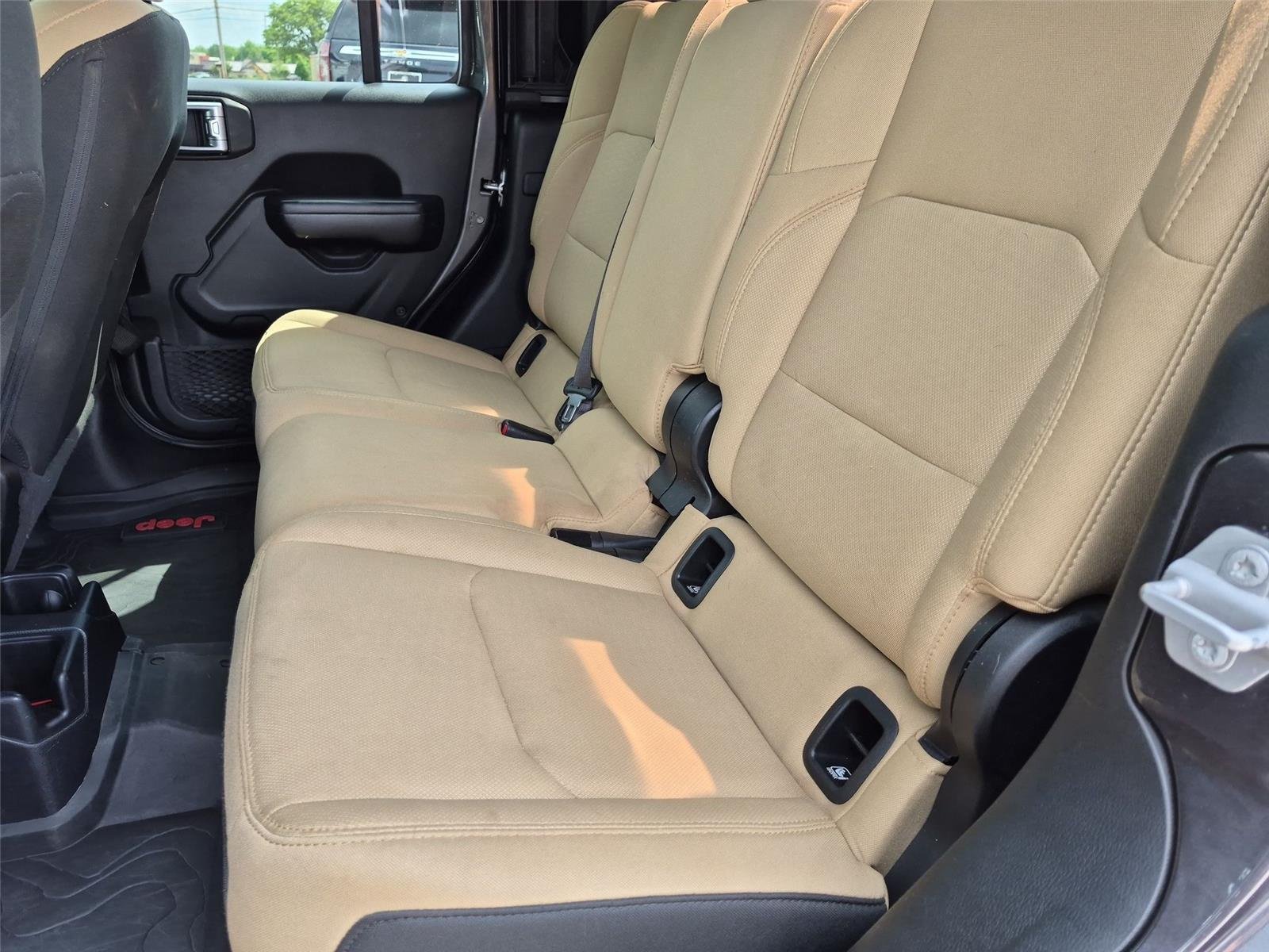 Used 2020 Granite Crystal Metallic Clearcoat Jeep Sport S image 31