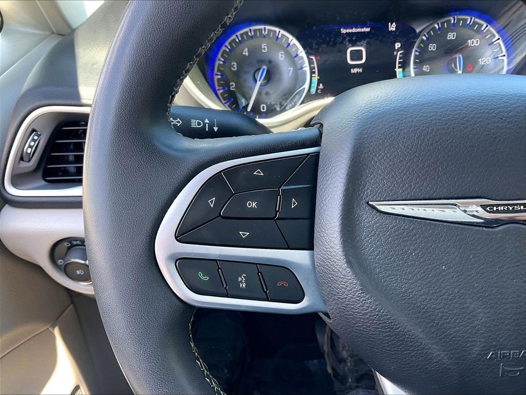 Used 2023 Silver Mist Clearcoat Chrysler Touring L image 22