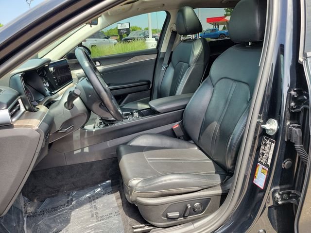 Used 2021 Black Kia EX image 7