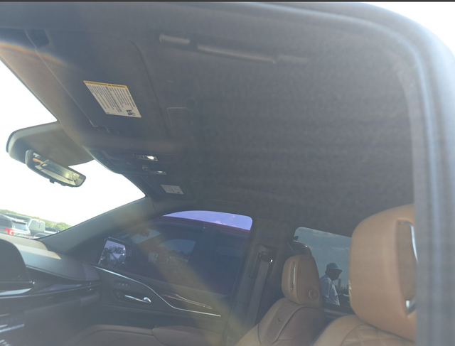 Used 2022 White Cadillac Premium Luxury image 13