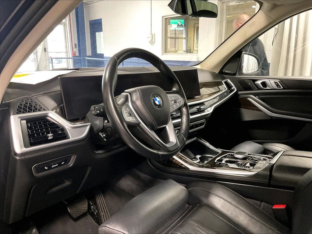 Used 2025 Black BMW xDrive40i image 7