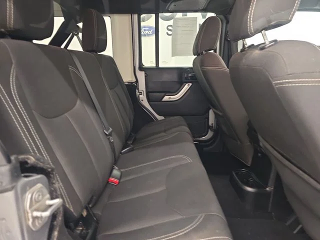 Used 2018 Billet Silver Metallic Clearcoat Jeep Unlimited Sahara image 13