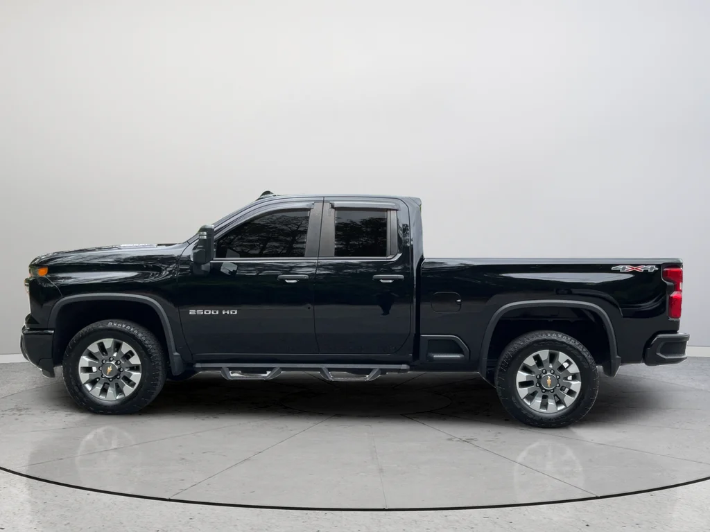 Used 2025 Black Chevrolet Custom image 10
