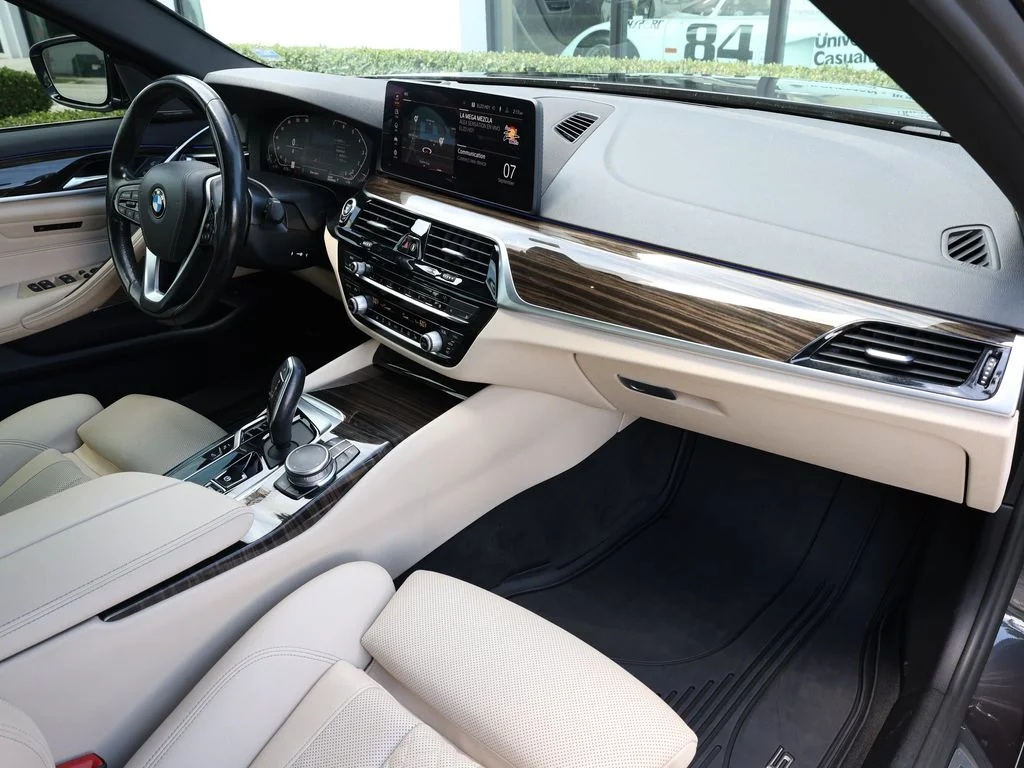 Used 2021 Gray BMW 530i xDrive image 22
