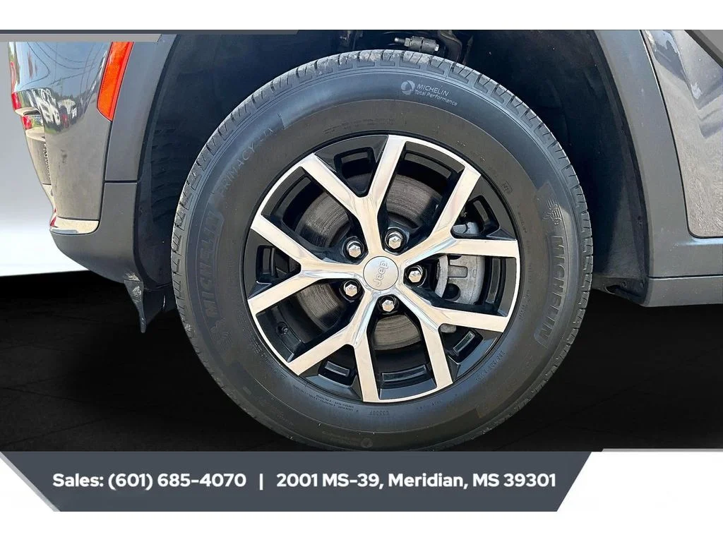 Used 2025 Baltic Gray Metallic Clearcoat Jeep Limited image 7