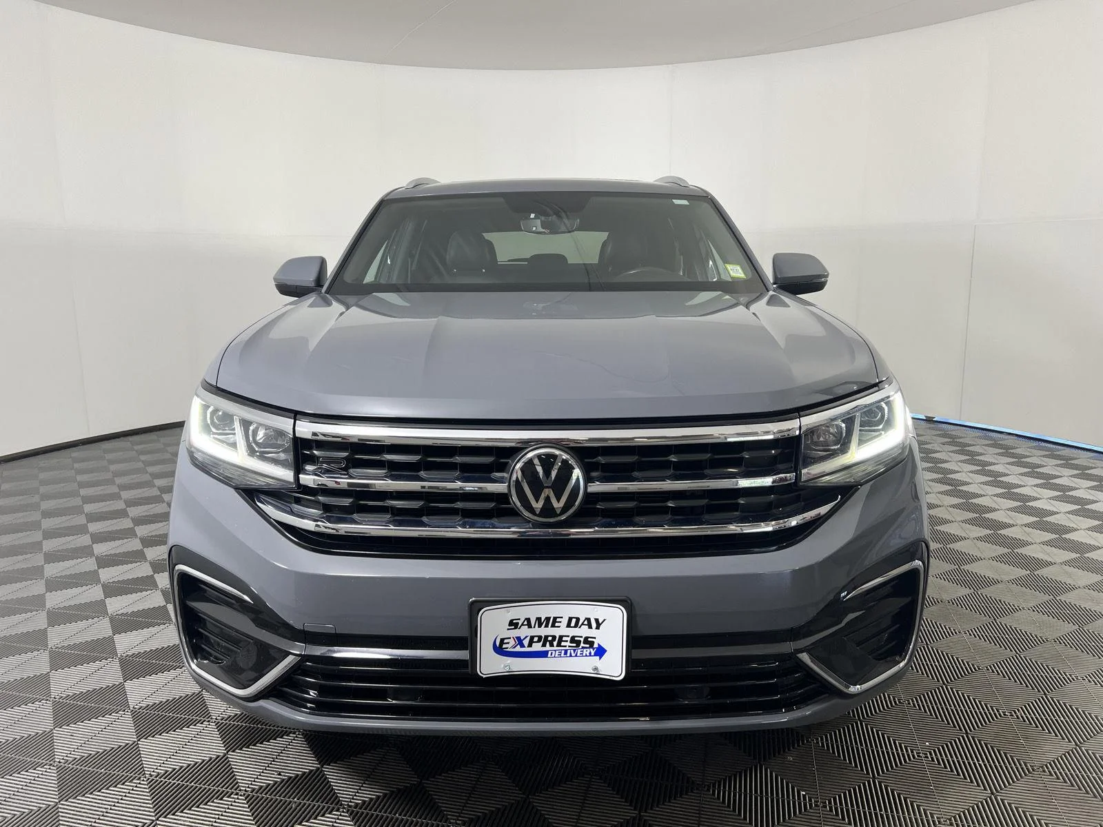 Used 2021 Gy Volkswagen 3.6L V6 SE w/Technology R-Line image 28
