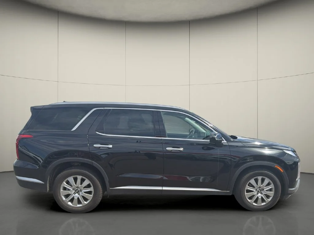 Used 2024 Black Hyundai SEL image 8