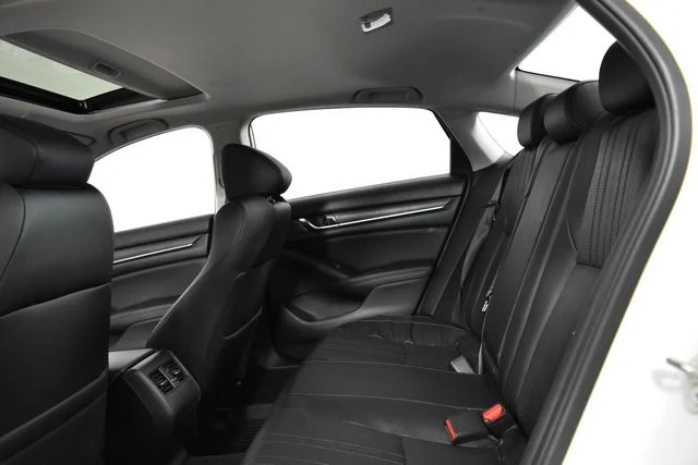 Used 2018  Honda EX-L image 29