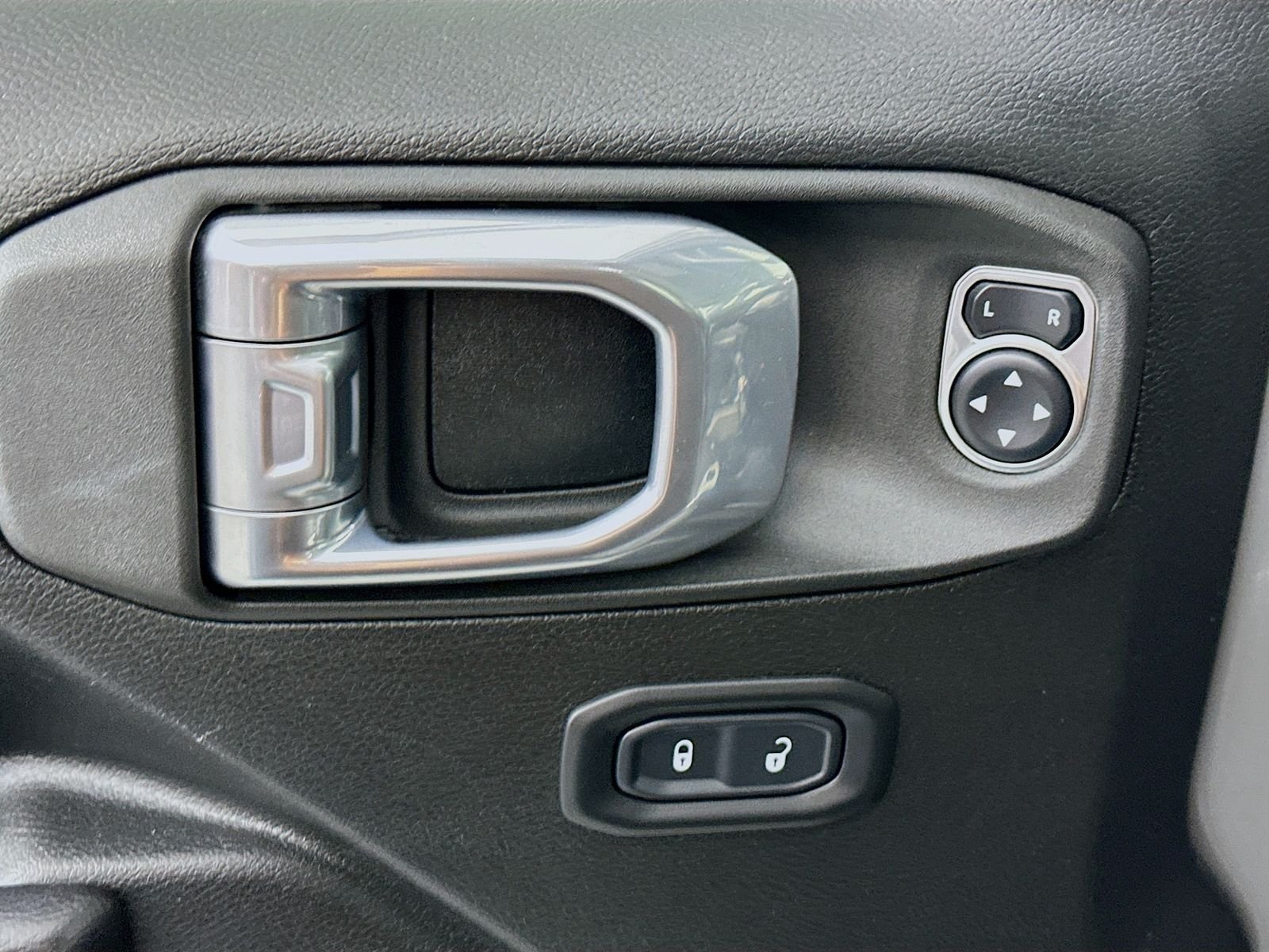 Used 2021 Sting-Gray Clearcoat Jeep Rubicon image 18