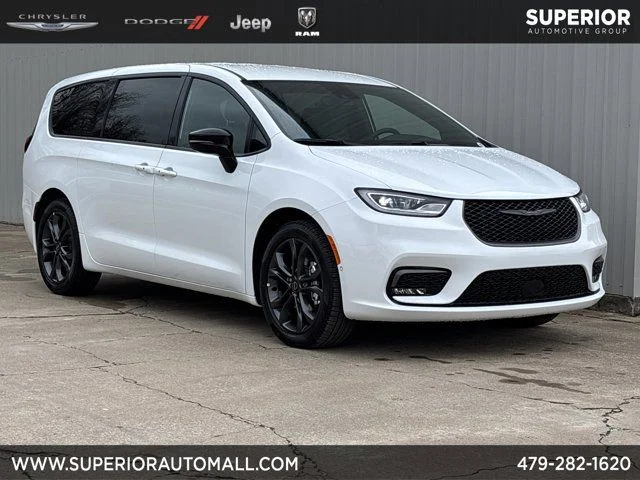 2026 Chrysler Pacifica Select's photo