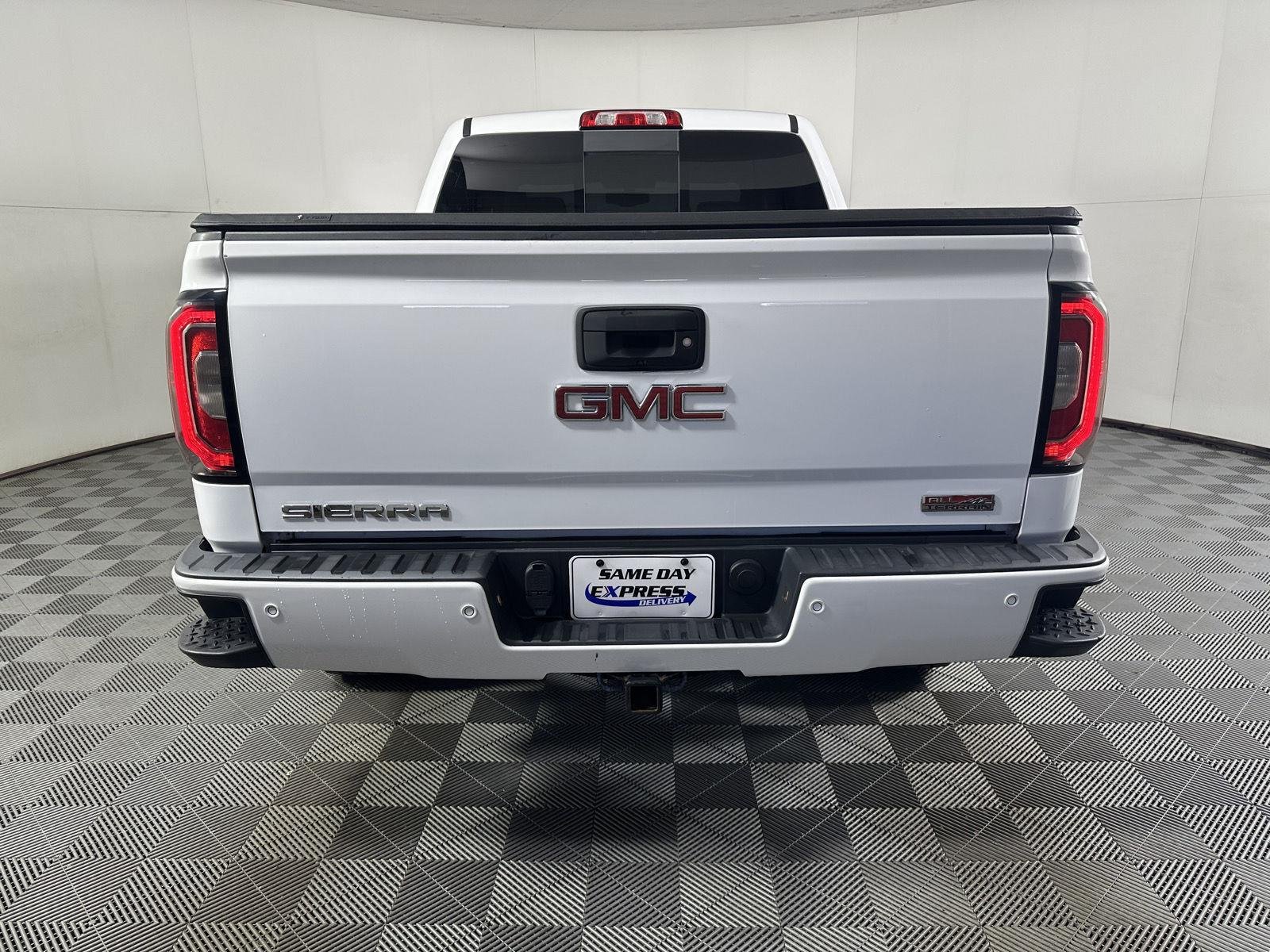 Used 2018 Summit White GMC SLT image 28