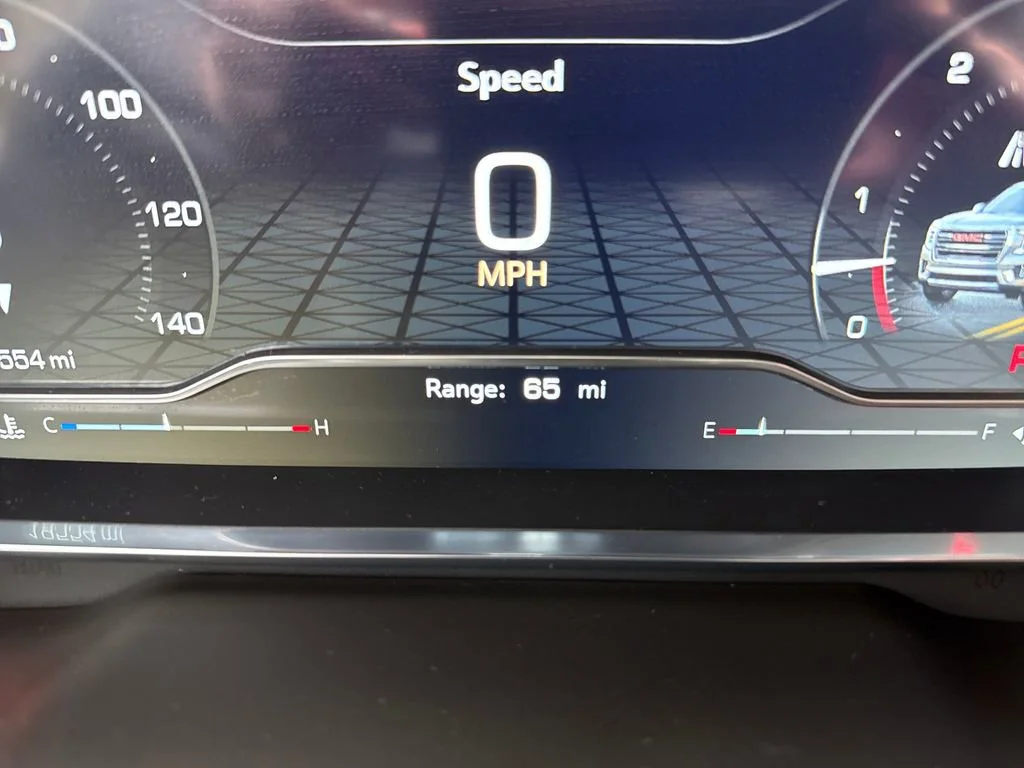 2024 GMC Yukon AT4 - Photo 14