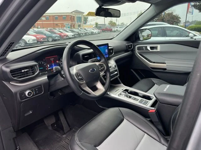 Used 2023 Silver Ford XLT image 5