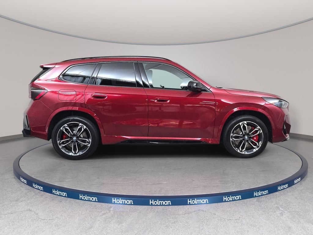 New 2026 Vegas Red Metallic BMW M35i image 4