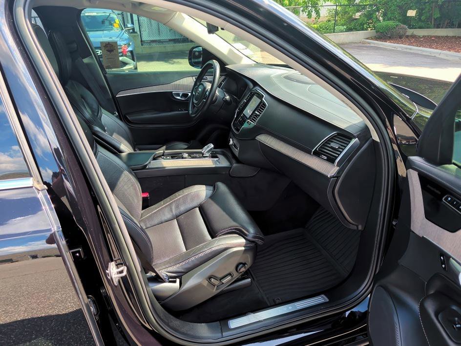 Used 2023 Onyx Black Metallic Volvo Ultimate image 12