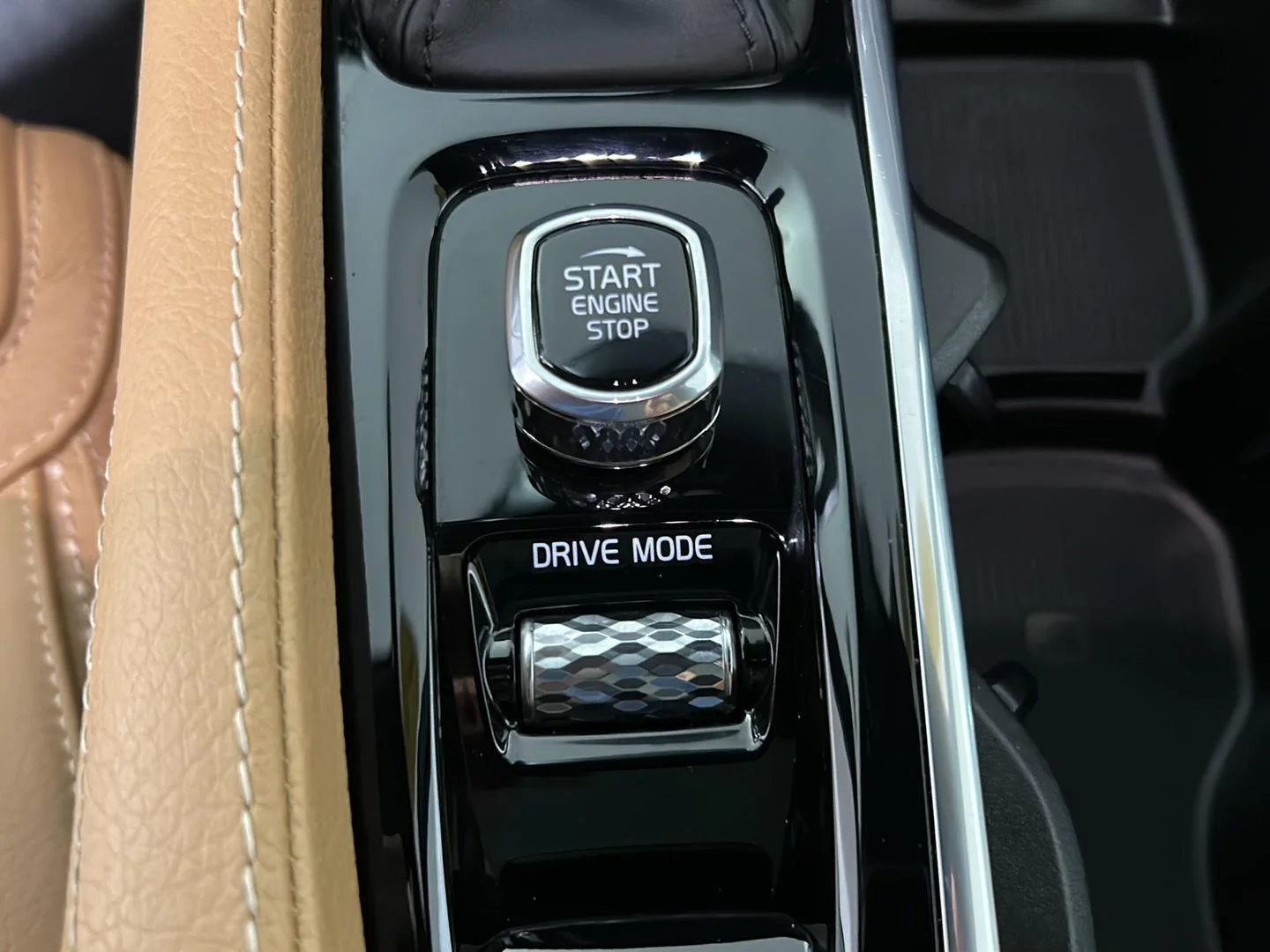 Used 2019 Denim Blue Metallic Volvo T5 image 25