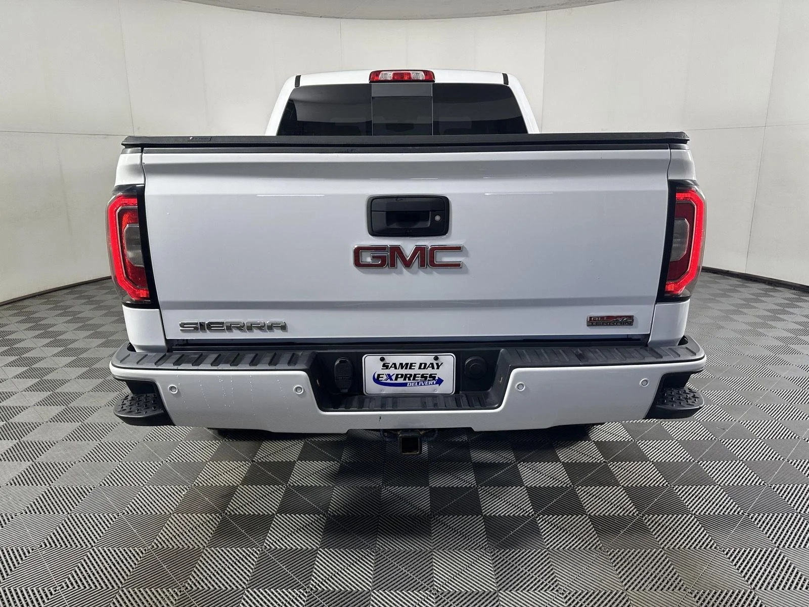 Used 2018 Summit White GMC SLT image 28