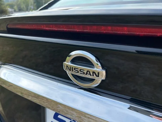Used 2021 Black Nissan 3.5 SL image 9