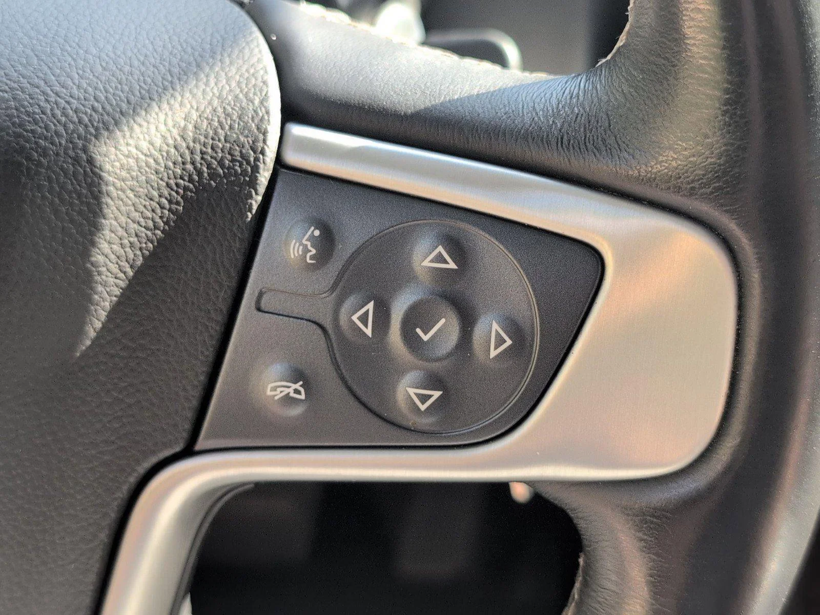 Used 2018 Quicksilver Metallic GMC SLT image 28