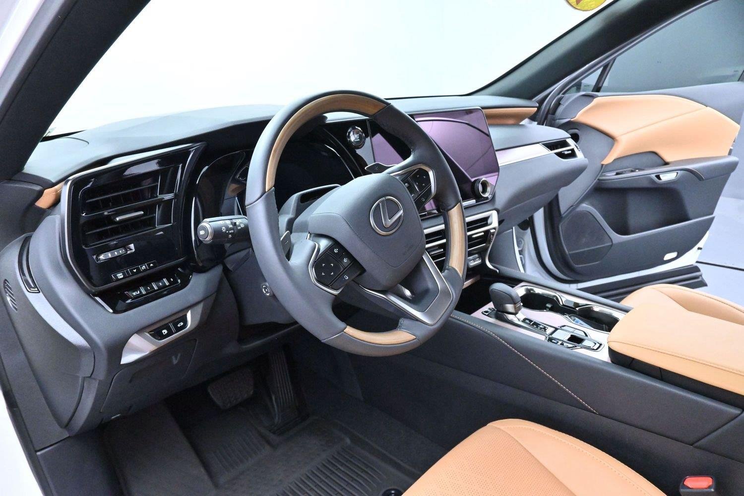 Used 2025 White Lexus RX 350 image 15