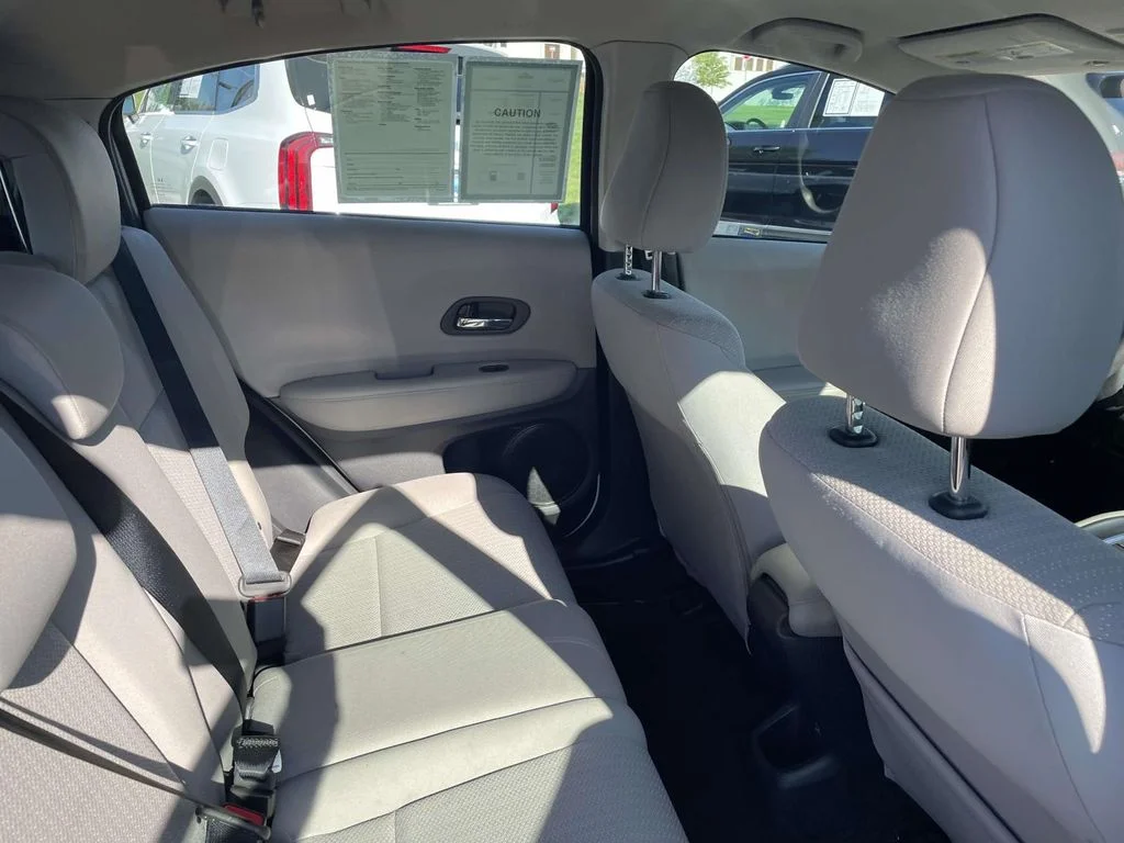 Used 2018 White Honda LX image 10