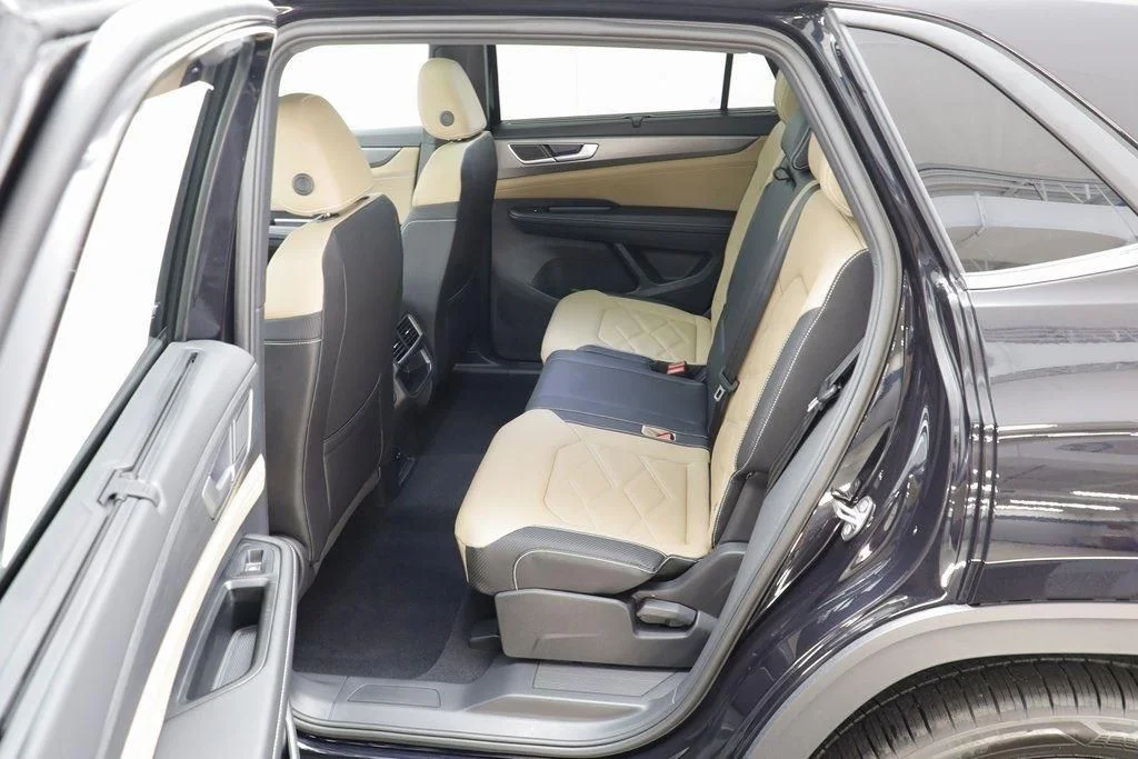 New 2026 Deep Black Volkswagen 2.0T SE w/Technology image 14
