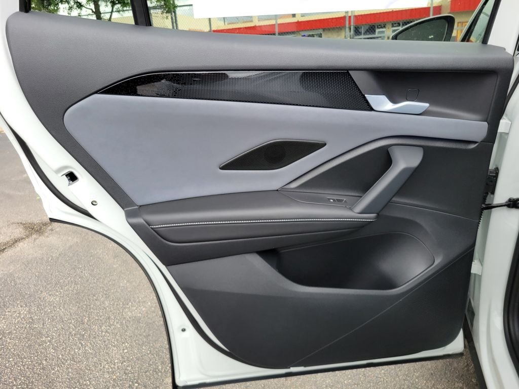 New 2026 White/off-white Volkswagen 2.0T SE image 10