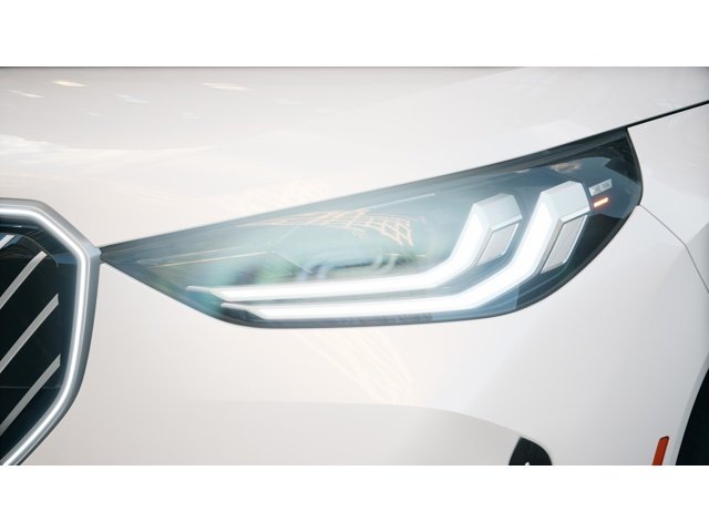 New 2026 White Metallic BMW 30 xDrive image 6
