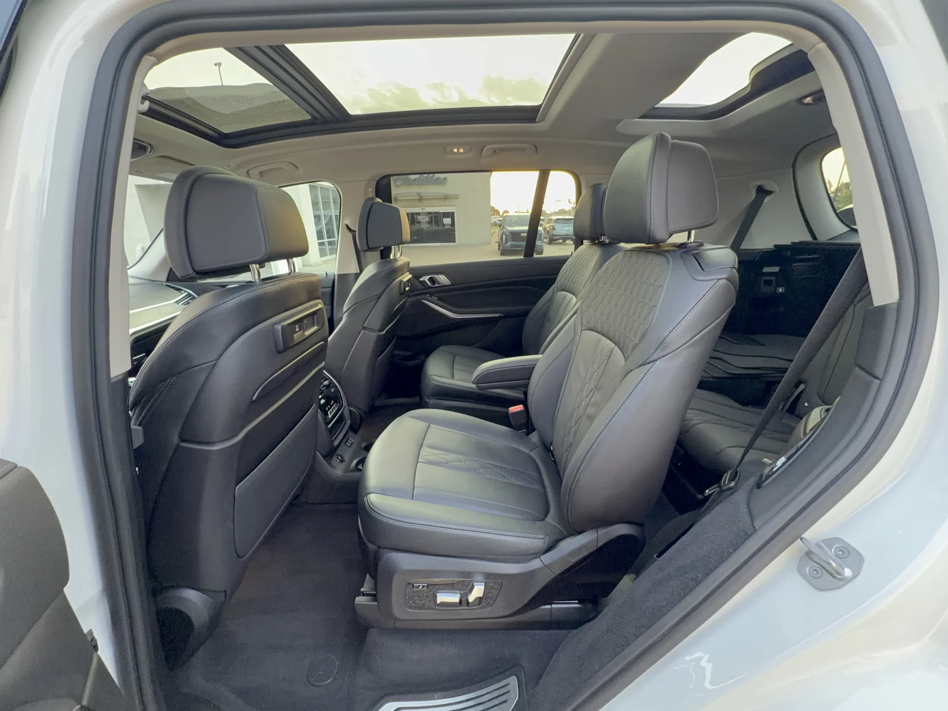 Used 2022 Alpine White BMW xDrive40i image 29