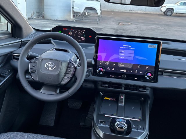 New 2027 Wind Chill Pearl <sup>1</sup> Toyota  XLE image 22