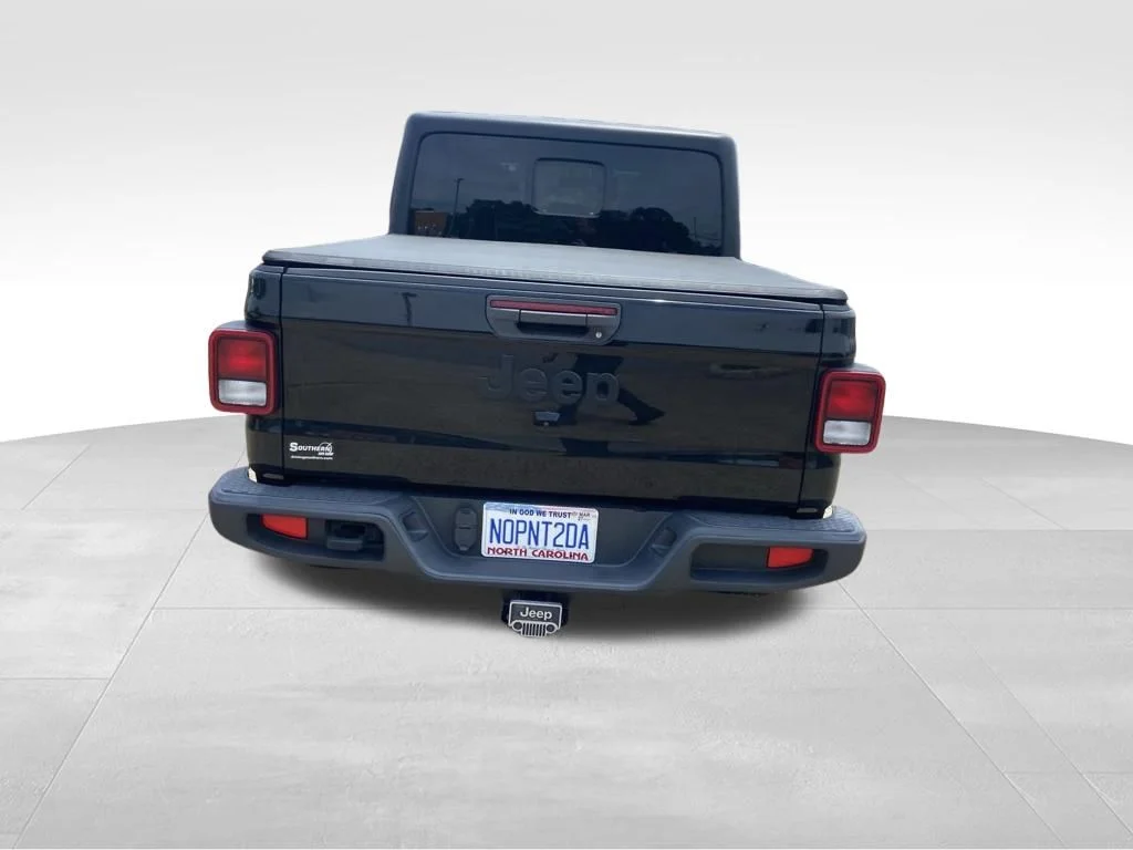 Used 2022 Black Jeep Sport image 16