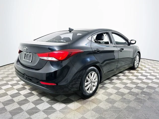 Used 2014 Black Hyundai SE image 3