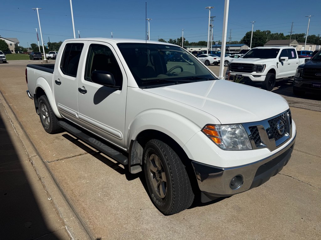 Used 2010 Avalanche Nissan SE image 4