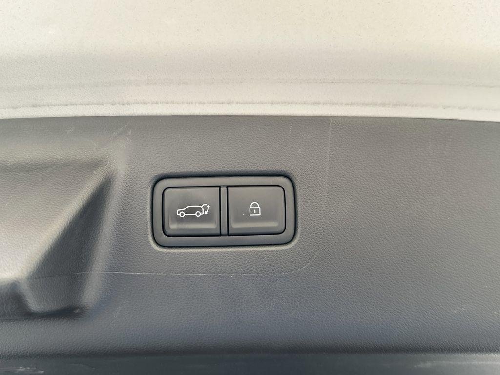 New 2026 Shimmering Silver Pearl Hyundai SEL FWD image 25