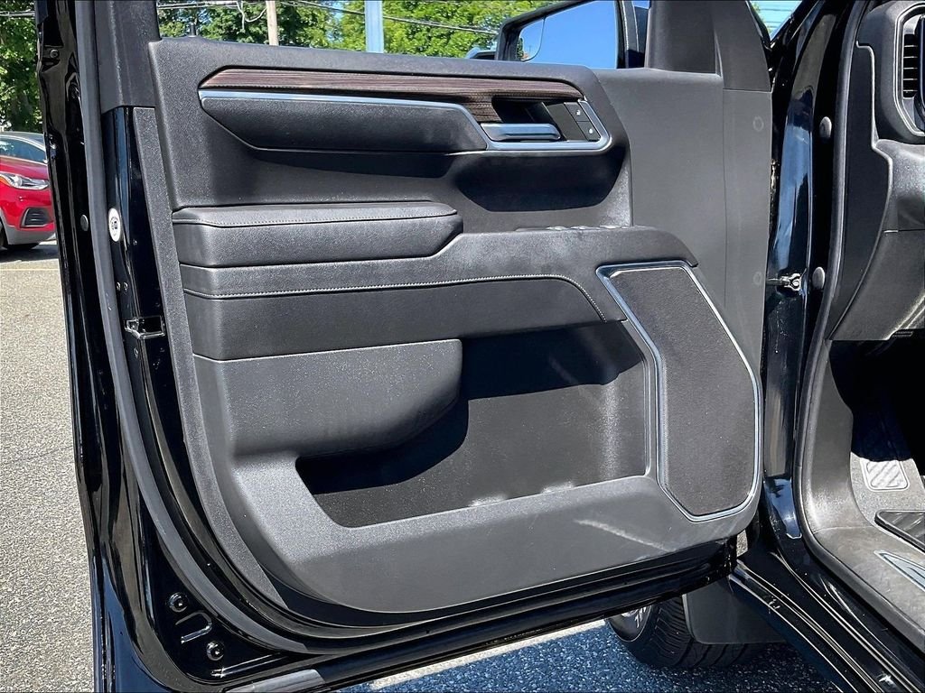 Used 2023 Black Chevrolet LT image 9