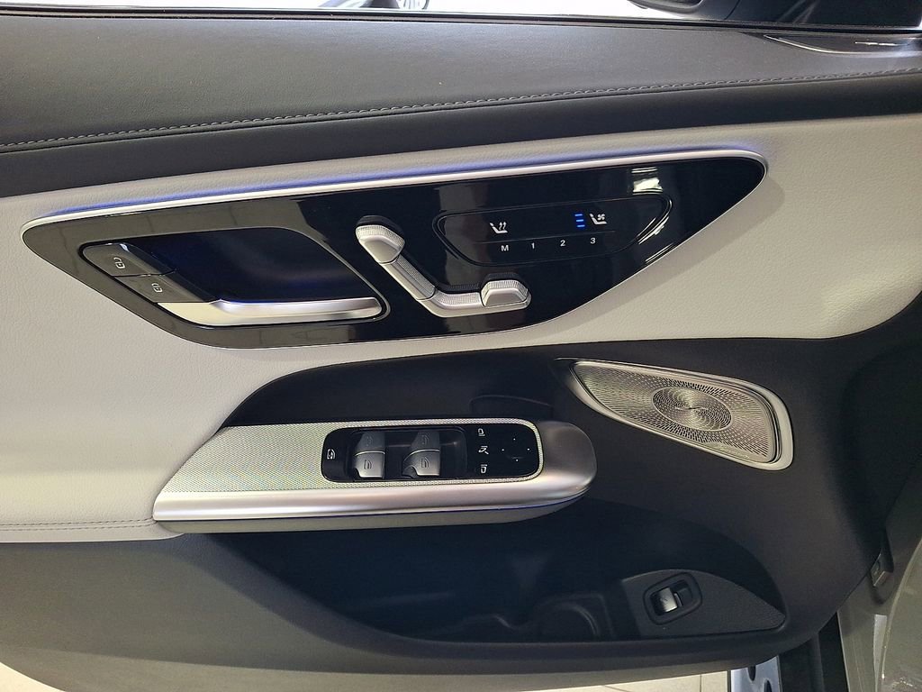 New 2026 MANUFAKTUR Alpine Grey Mercedes-Benz GLC 300 image 37