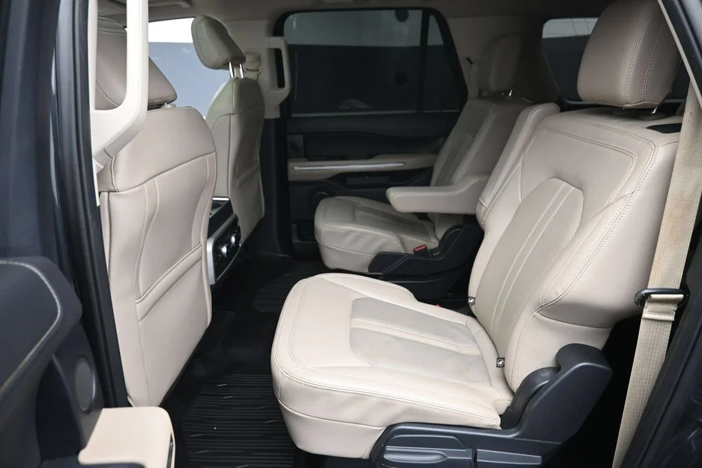 Used 2022  Ford Limited image 14