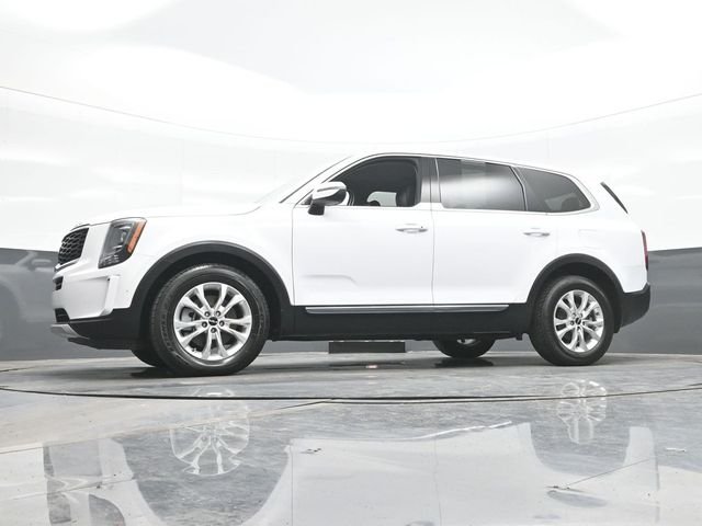 Used 2022 White Kia LX image 21