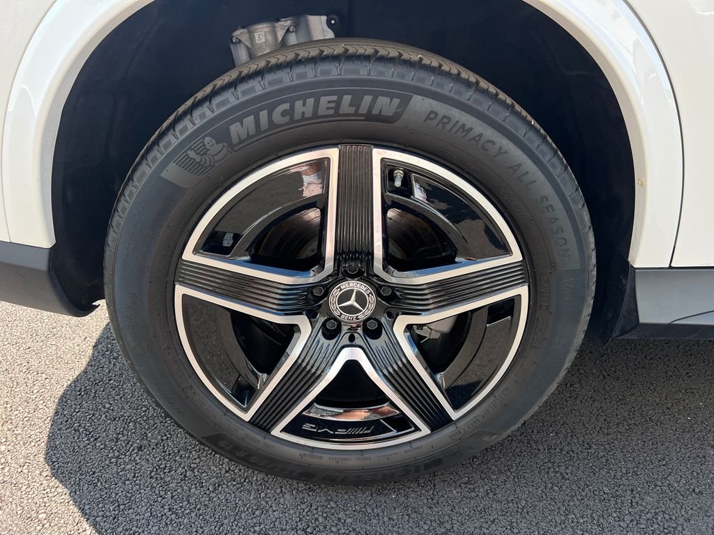 Certified Used 2025 White Mercedes-Benz GLC 300 image 32