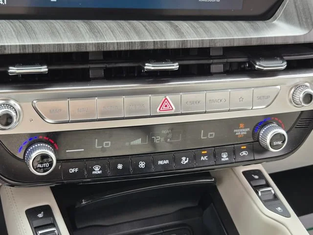 Used 2025 Everlasting Silver Kia EX image 30