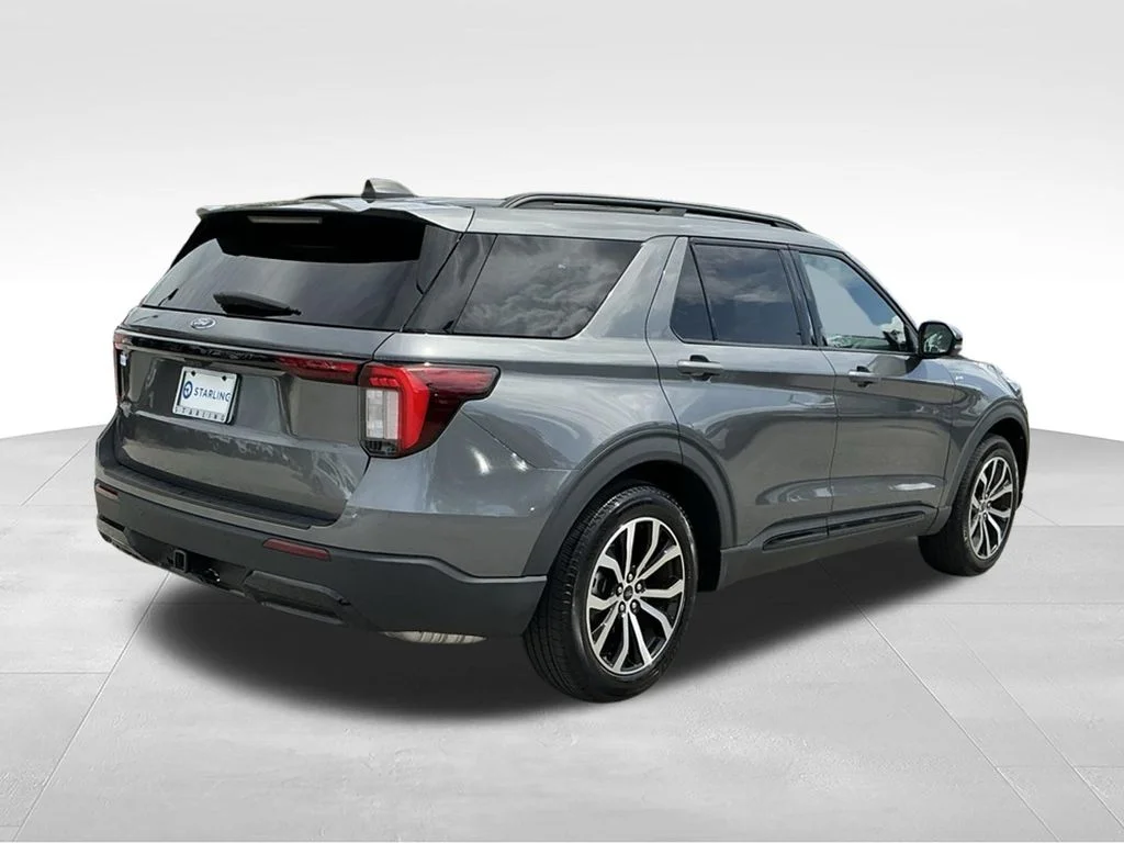 Used 2025 Gray Ford ST-Line image 11