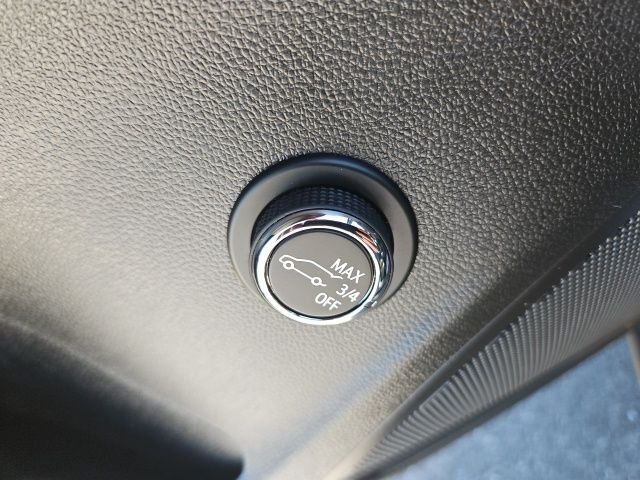 Used 2023 Black Buick Essence image 19
