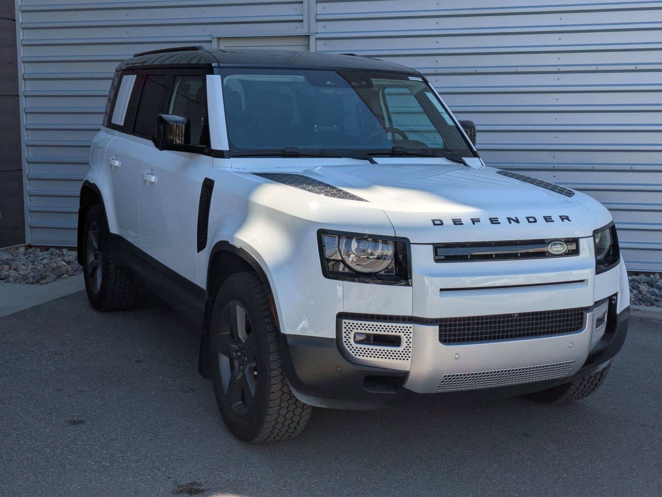 Used 2025 Fuji White Land Rover 110 P300 S image 3