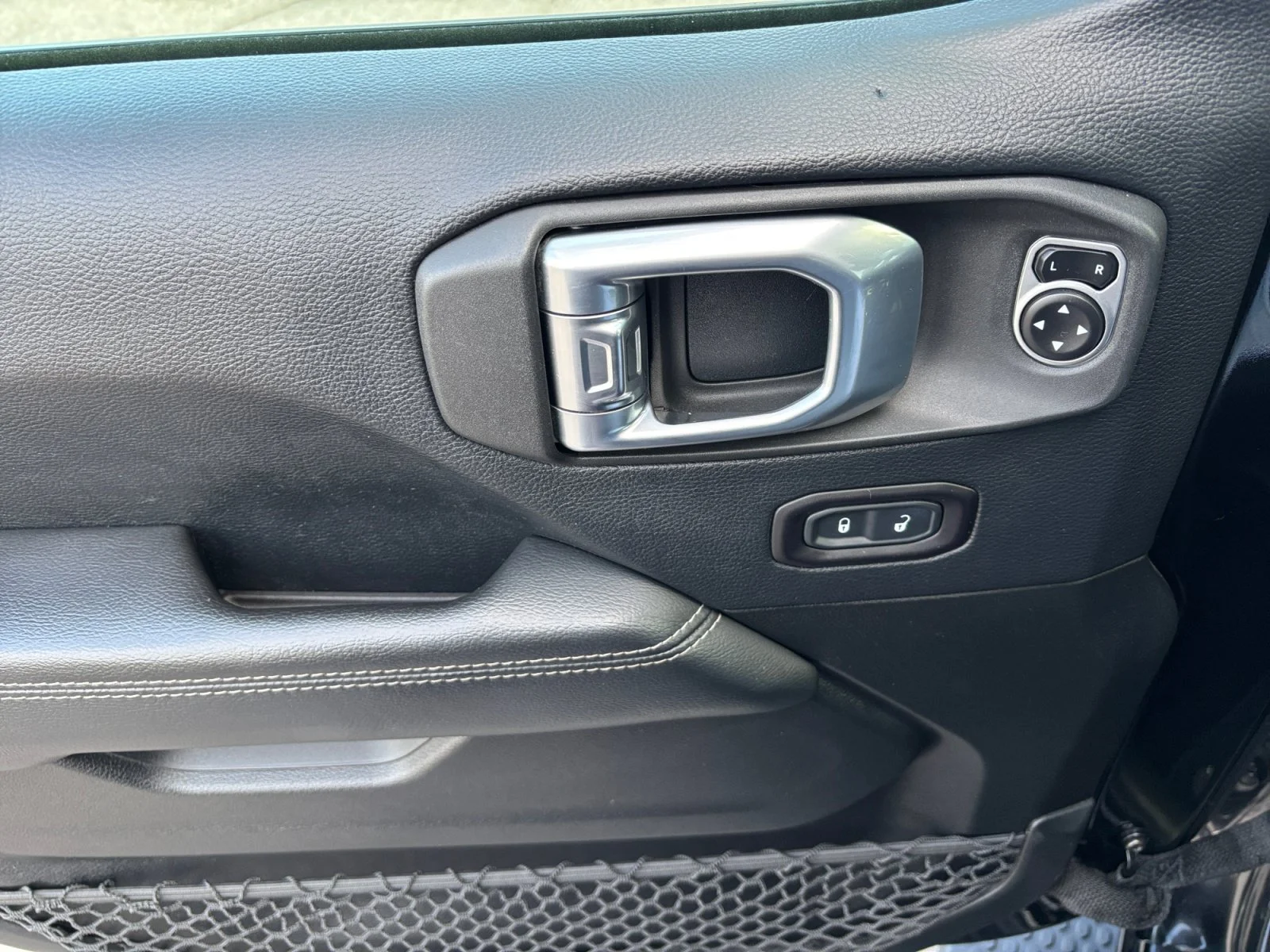 Used 2018 Black Jeep Sahara image 11