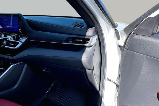 Certified Used 2024 WIND CHILL PEARL Toyota  image 18