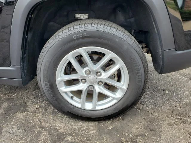 Used 2023 Diamond Black Crystal Pearlcoat Jeep Laredo X image 29