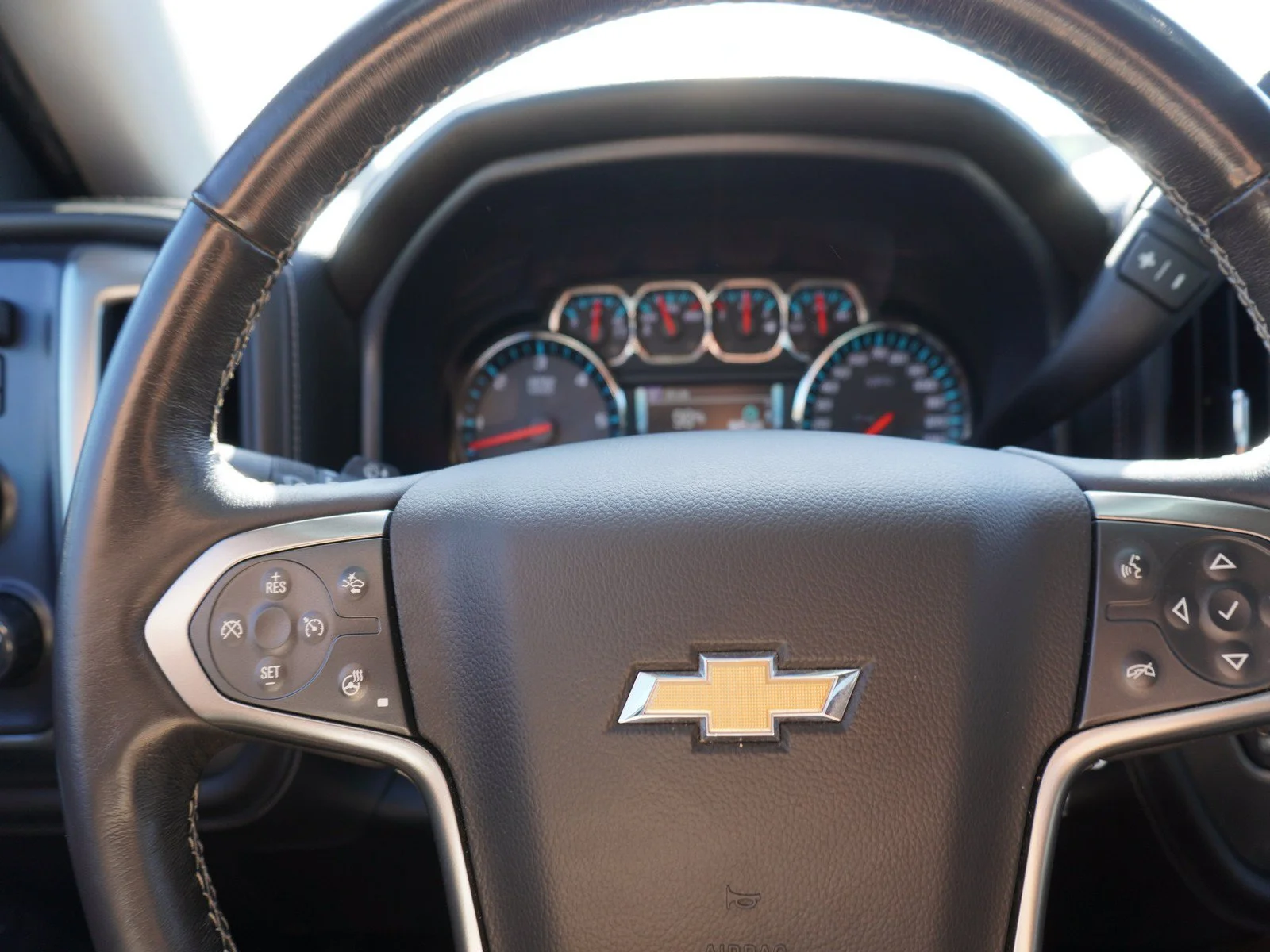 Used 2018 Deep Ocean Blue Metallic Chevrolet LTZ image 23