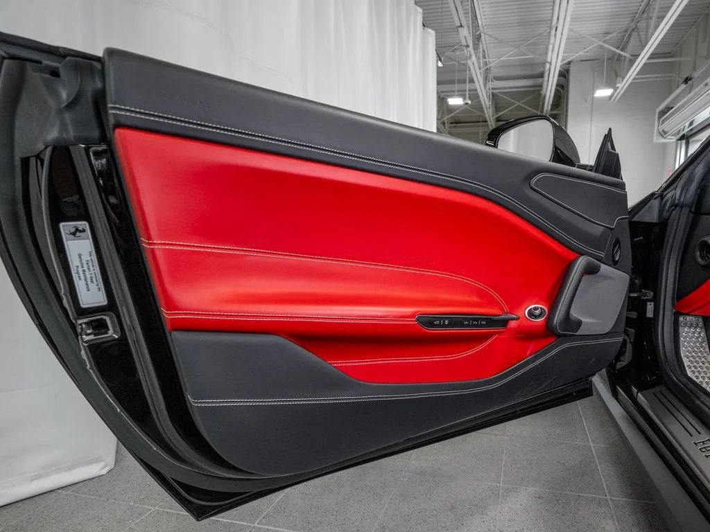 Used 2019 Nero Ferrari V12 image 27