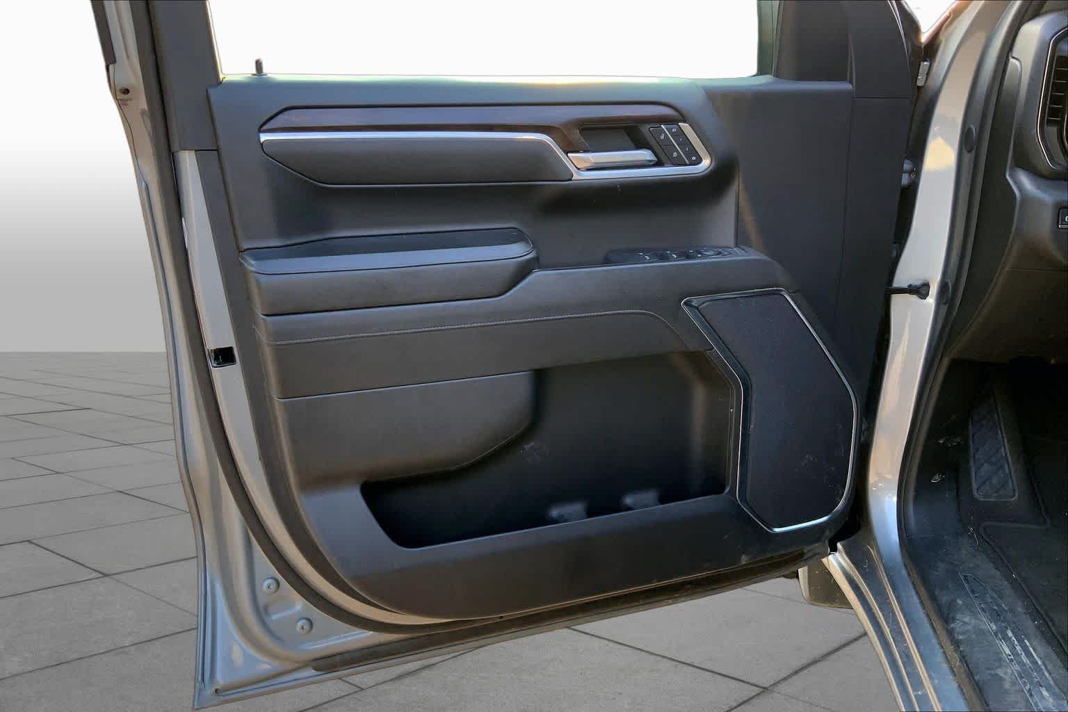 Used 2025 Sterling Metallic GMC SLT image 21